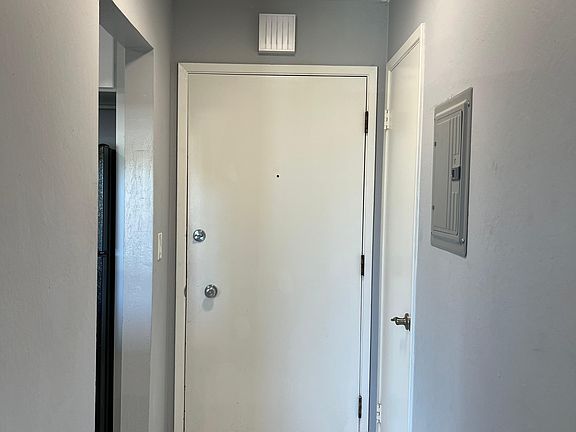 5th image of 303 Ulmer Ct APT 10