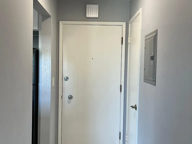303 Ulmer Ct #10 — Photo 5