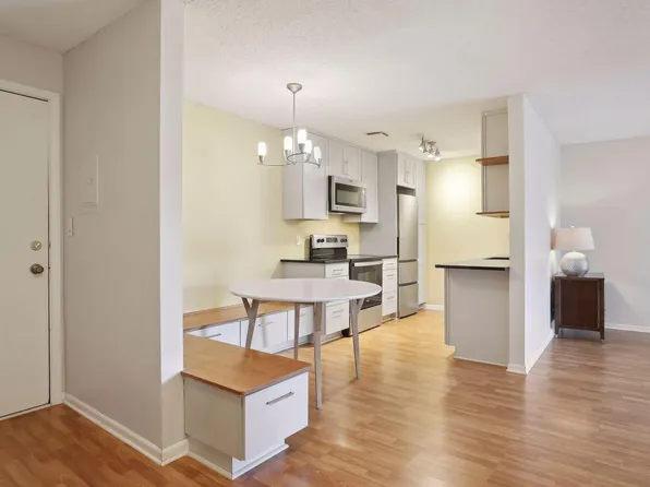 4 Pine Tree Dr APT 227, Arden Hills, MN 55112
