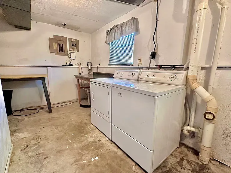 675 Woodgate Rd — Photo 16
