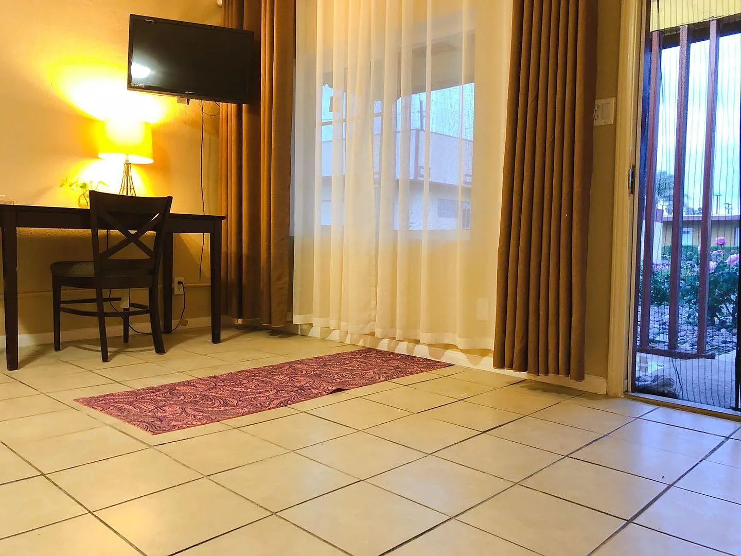 1 bed, 400 sqft, $1,650 — Photo 3