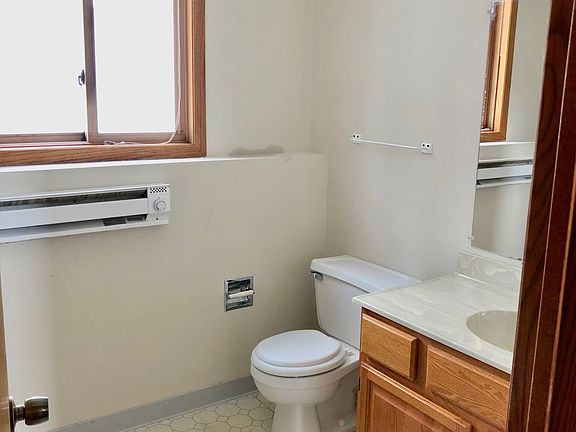 3rd image of 902 W Lincoln Ave #2