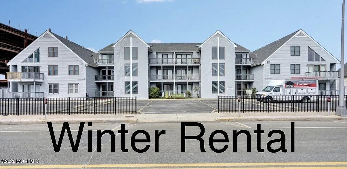 2 bed, 890 sqft, $2,000 — Photo 1