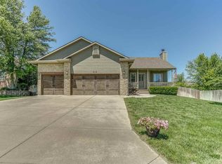 2112 E Myrtlewood Cir, Derby, KS 67037