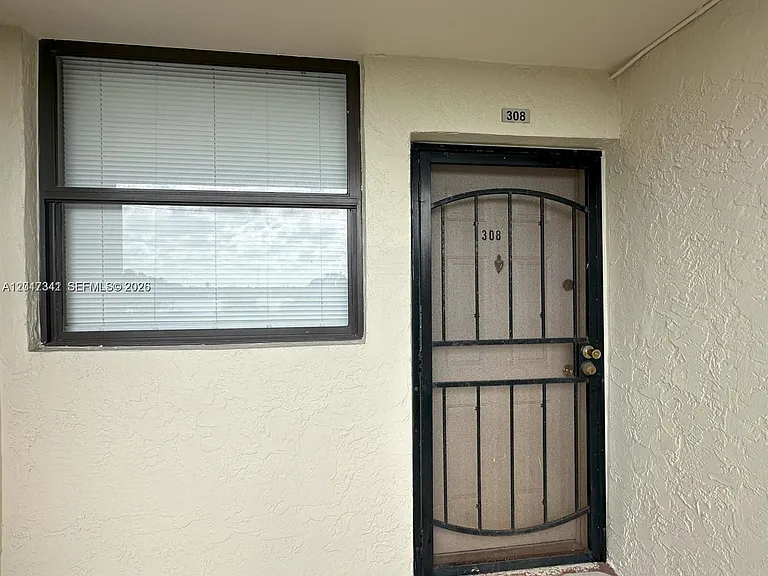 117 Lake Emerald Dr #308 — Photo 2