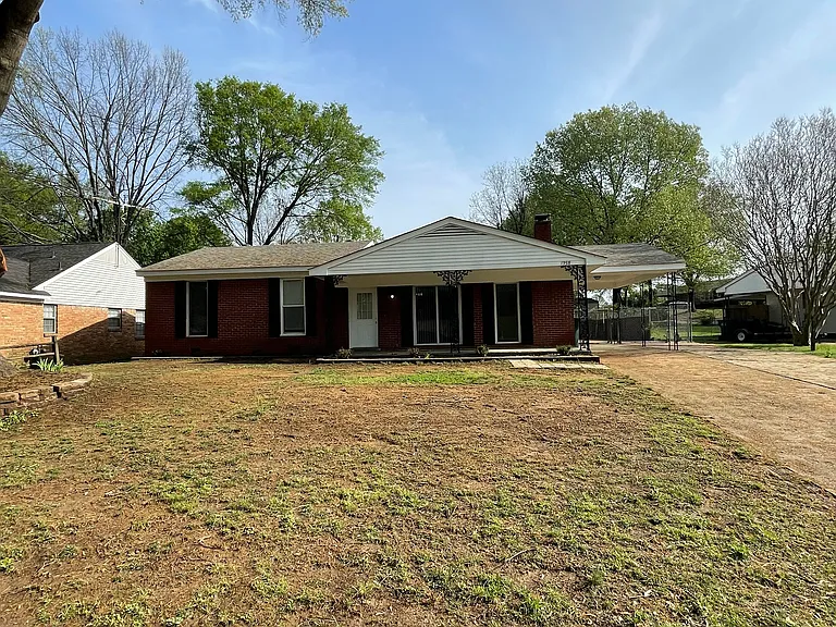 1358 Bennington Dr — Photo 1