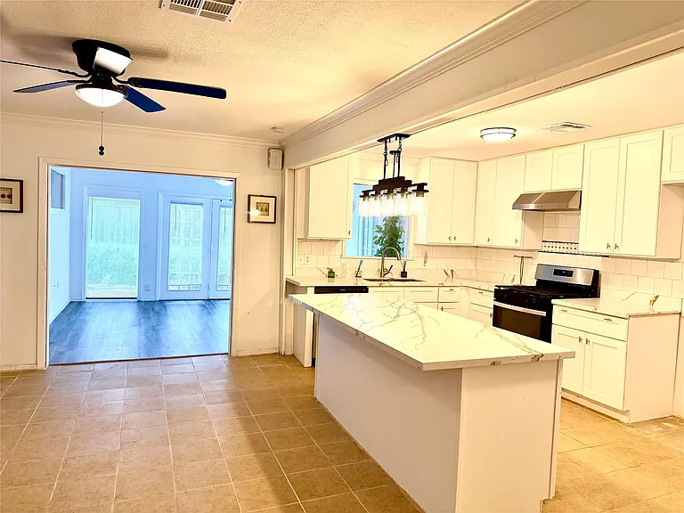 4128 Bissonnet St — Photo 9