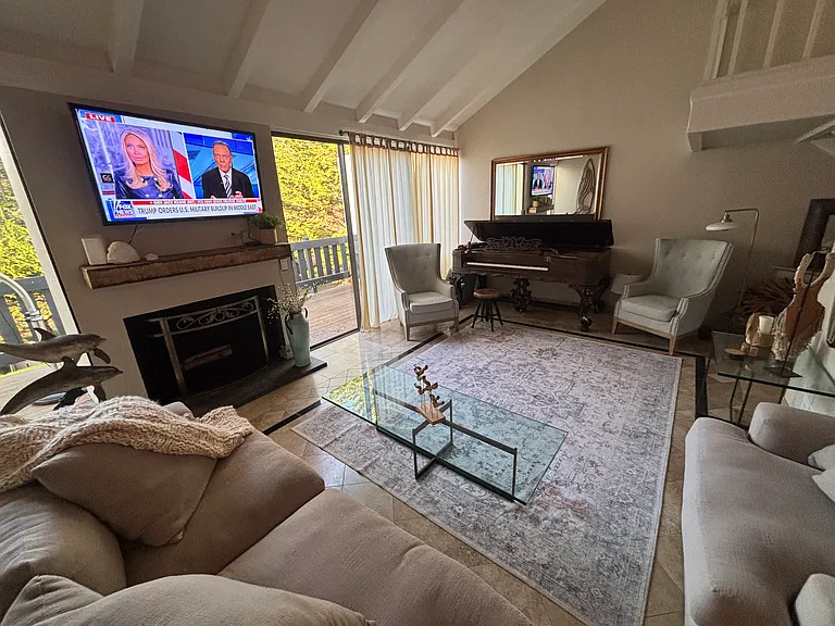 High Meadow Dr — Photo 1