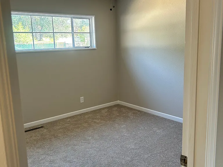 88 Rose Dr — Photo 43
