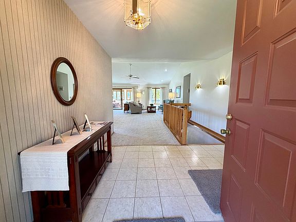 3rd image of 206 Shady Oak Ct