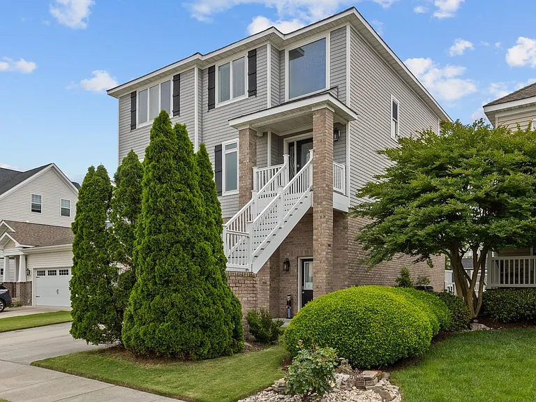 9620 Dolphin Run — Photo 2