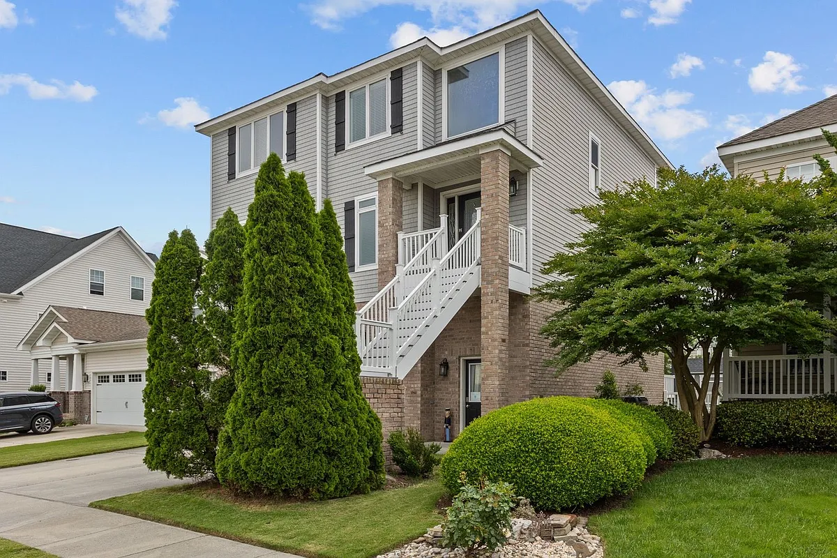 Building Photo - 9620 Dolphin Run