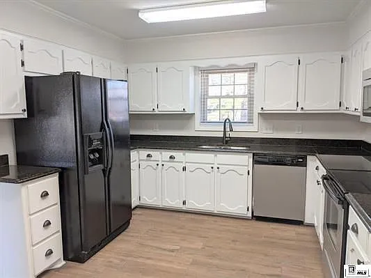 3 bed, 2.0 bath, 1800 sqft, $3,250 — Photo 4