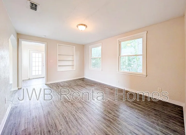 4623 Hercules Ave — Photo 3