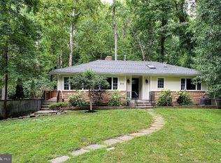 8112 Accotink Dr, Annandale, VA 22003