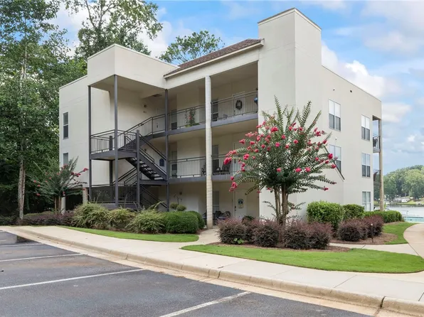 100 Bay Point Dr Unit 302, Dadeville, AL 36853