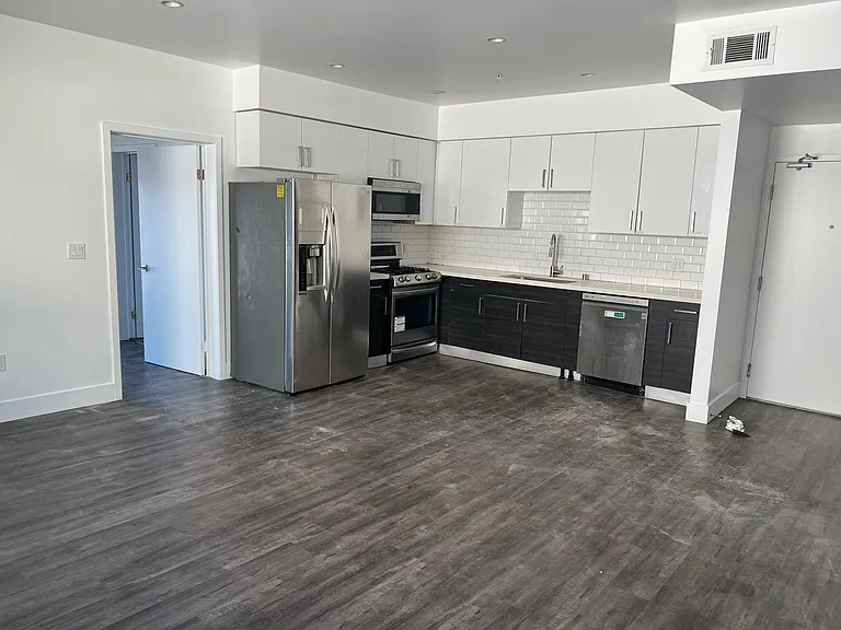 4231 McLaughlin Ave #401 — Photo 21