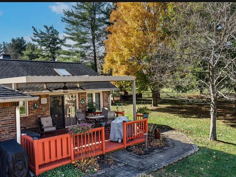 7960 Castle Lake Rd — Photo 3
