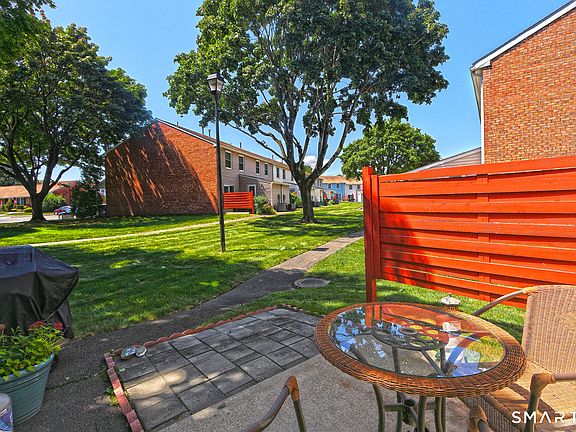 3rd image of 25 Greenwich Way #25