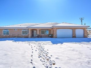 6327 Maricopa Rd, Phelan, CA 92371