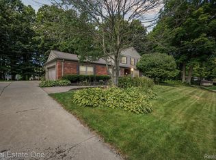 28815 Oak Point Dr, Farmington Hills, MI 48331