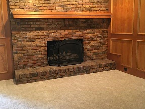 4th image of 210 Rockbrook Dr