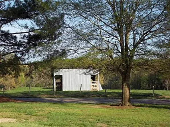 687 Two Mile Circle Rd, Robbins, NC 27325