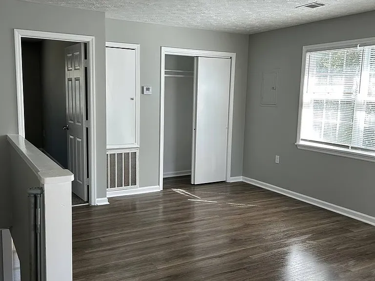 920 Lamore St — Photo 11