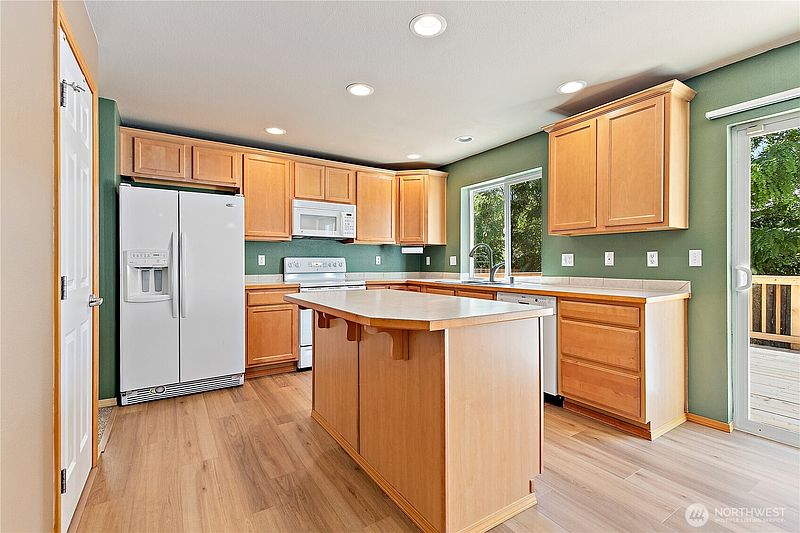 4th image of 8412 205th Street Ct E