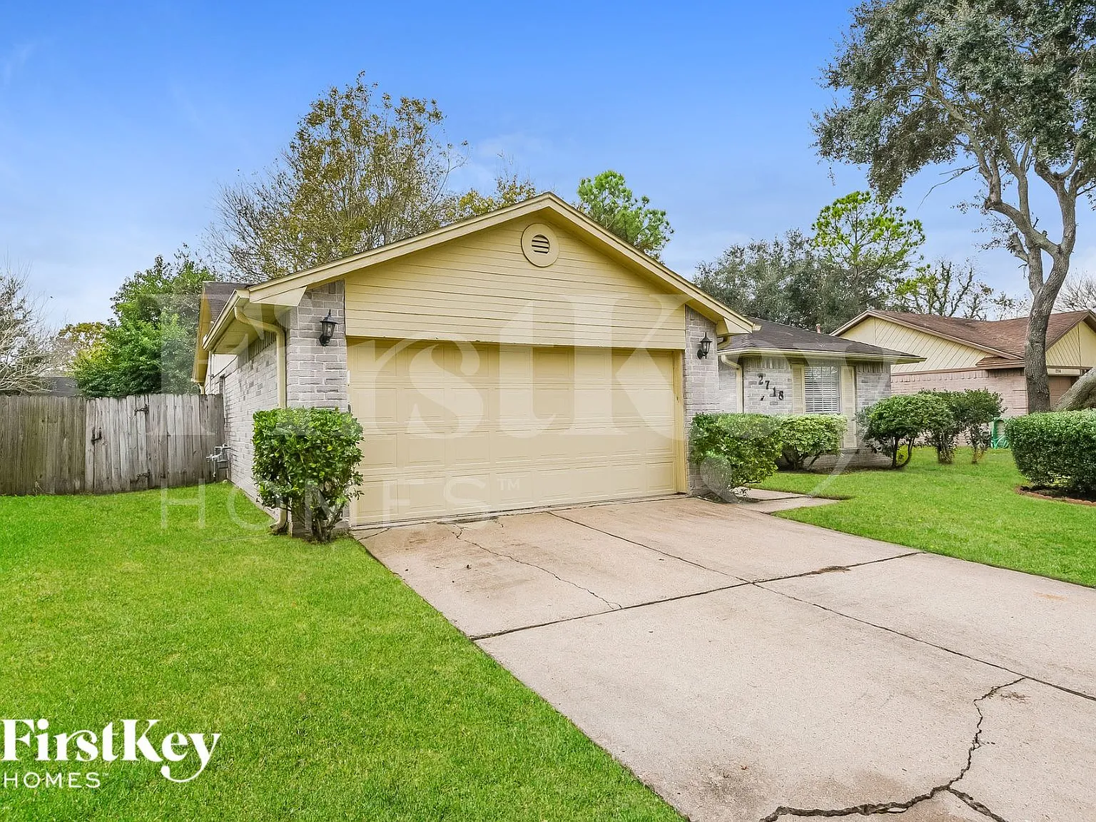 3 bed, 2.0 bath, 1106 sqft, $1,720 — Photo 2