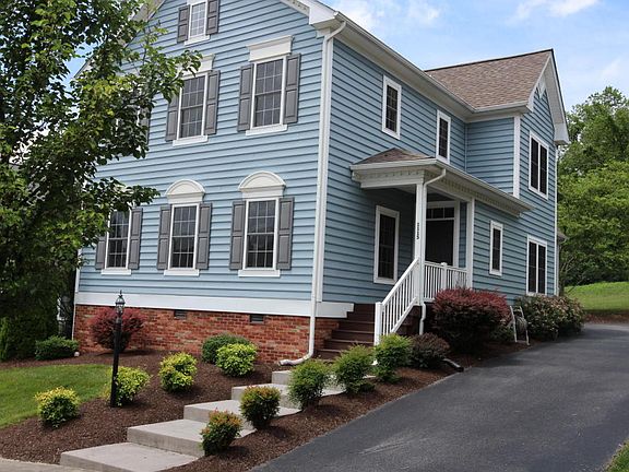 2nd image of 1115 Brook Cir