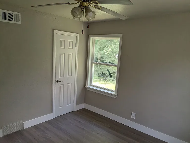 2517 Goliad St — Photo 14