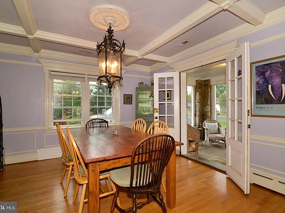 DINING ROOM OFF KITCHEN