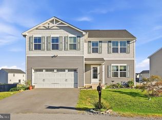 348 Chandlers Glen Dr, Bunker Hill, WV 25413