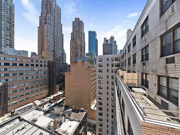 4th image of 457 W 57th St #1609
