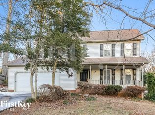 4 Country Woods Ct, Greensboro, NC 27410