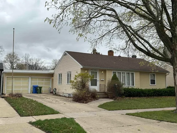 714 6th Ave, Charles City, IA 50616