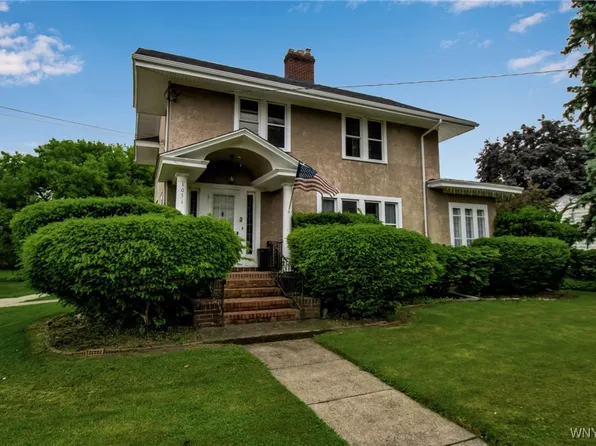 1031 Gwinn St, Medina, NY 14103
