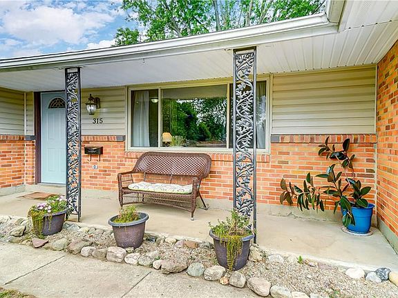 3rd image of 315 Camborne Dr