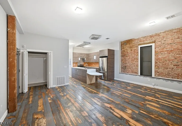 180 Spring St #304 — Photo 11