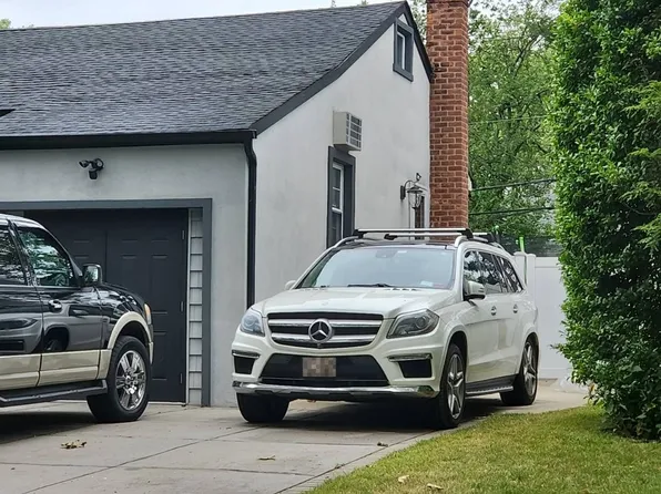 224 Hungry Harbor Rd, Valley Stream, NY 11581