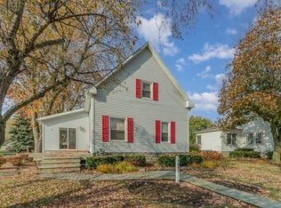 1083 Heavenridge Rd, Essexville, MI