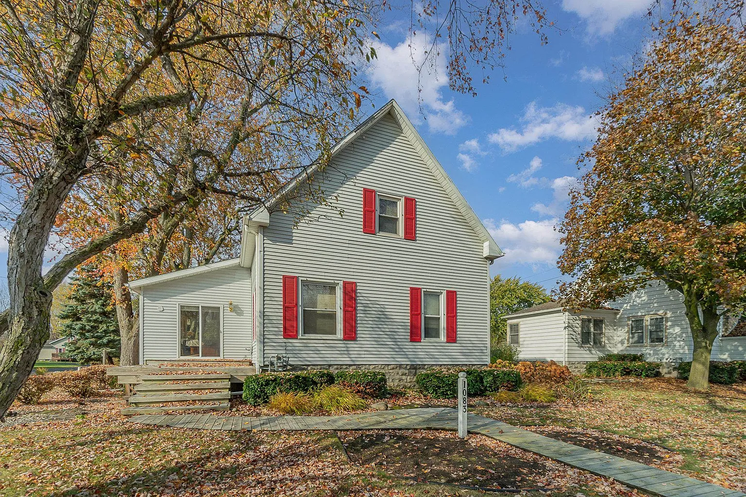 1083 Heavenridge Rd photo 1