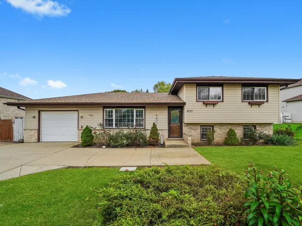 1227 S Roselle Rd, Schaumburg, IL 60193