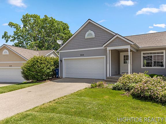 3rd image of 644 Wren Ct
