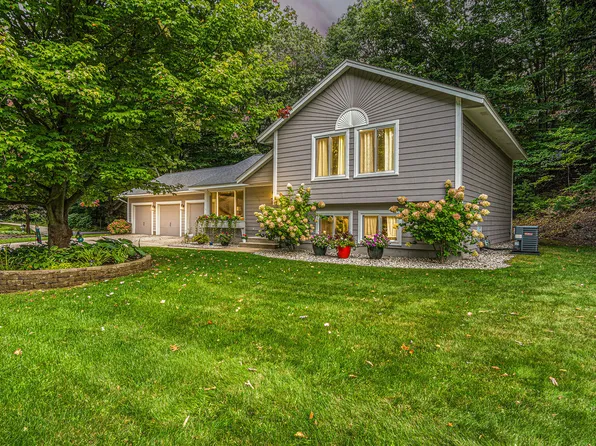 18784 Hopi Ct, Spring Lake, MI 49456