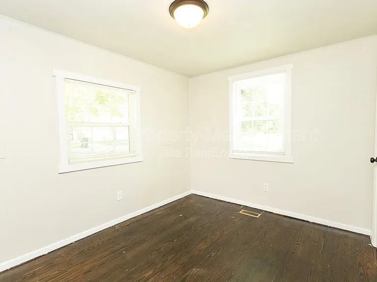1806 Dixon St — Photo 7