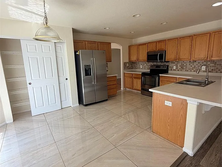 10593 Madison St — Photo 6