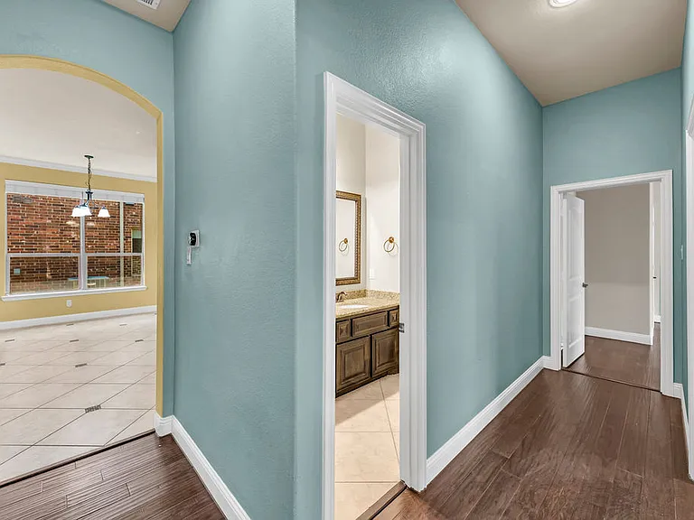 1721 Medina Ln — Photo 23