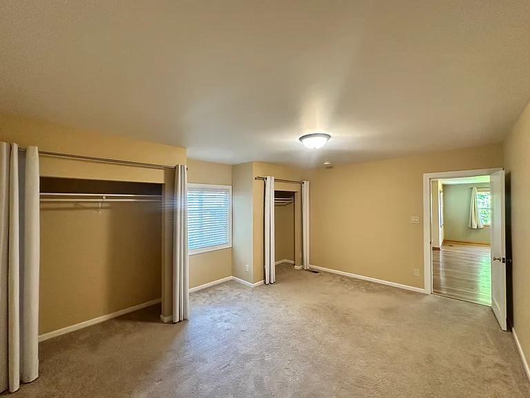 1420 E Victor St — Photo 9